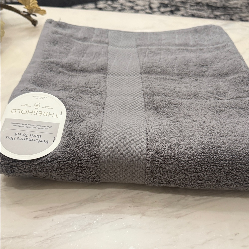 Threshold Charcoal Bath Towel grey   30 in x54in (76.2 смx 137.1cm)